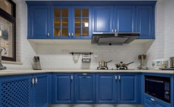 蓝白色厨房设计（蓝色的厨房装修效果图）