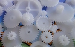 清洗白色塑料齿轮（一般白色的塑料齿轮是什么材质）