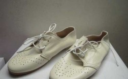 白色漆皮鞋清洗方法（白色漆皮鞋子发黄怎么处理）