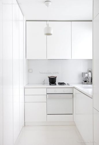 白色整体厨房图片（白色厨房隔断柜装修效果图）-图2