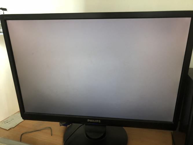 电脑屏幕白色特别亮（电脑屏幕白色怎么回事）-图2