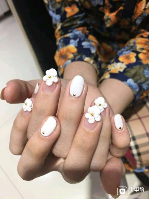 白色雕花用什么底（白色雕花美甲图片）-图2