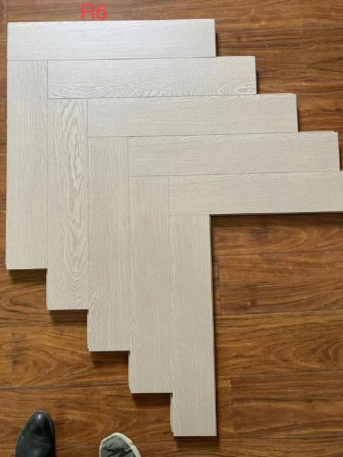复合地板基材白色（复合地板基材颜色）-图1