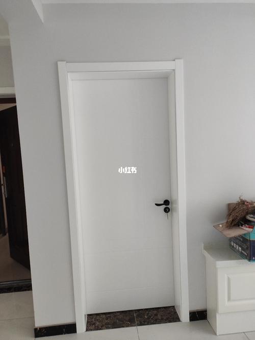 家里用白色的门（家里白色的门怎么清洁）-图1