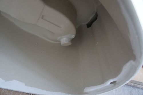 马桶缸里有白色（马桶里有白色沉淀物）-图3
