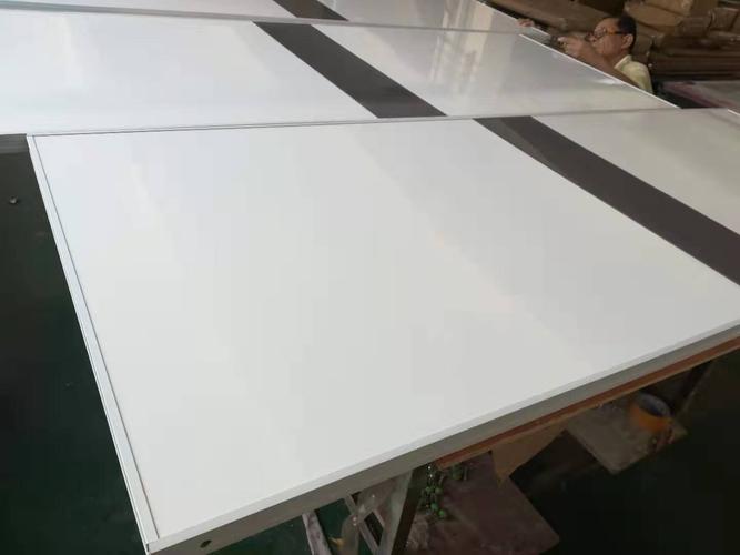 白色钢琴烤漆板（钢琴烤漆板是什么材质）-图2