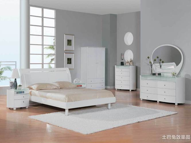 家具和地板都是白色（地板是白色的）-图2
