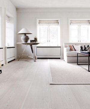 家具和地板都是白色（地板是白色的）-图1
