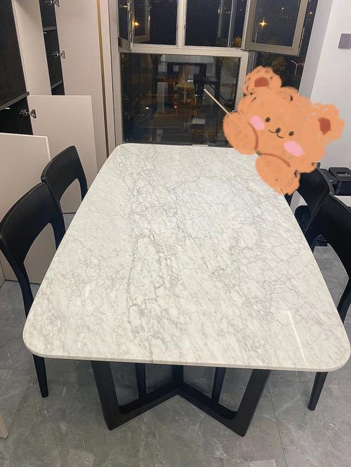 白色石材餐桌台面（白色石材餐桌台面怎么清洗）-图1