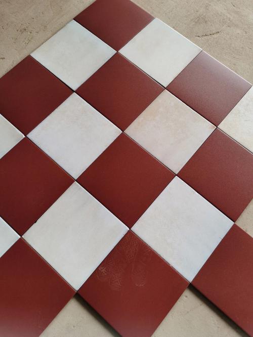 白色瓷砖红色瓷砖（白色瓷砖和什么颜色瓷砖搭配）-图1