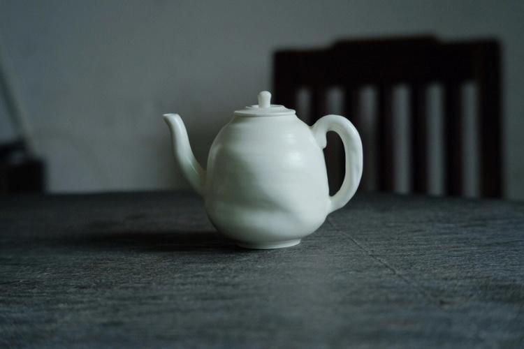 白色碎茶壶（白色的茶壶）-图3