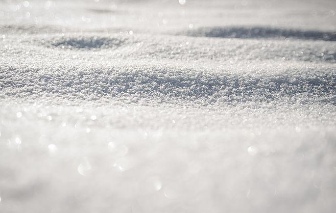 晨间积雪是不是白色（积雪是什么颜色）-图2