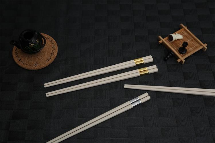 合金筷子白色的好（合金筷子白色的好还是黑色的）-图2