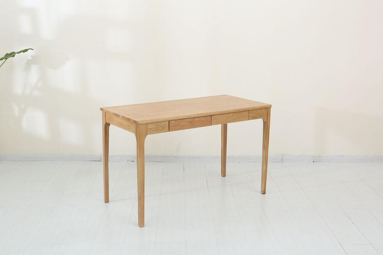 白色桌子木色桌面（白色桌子还是原木色桌子好）-图1