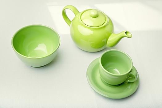 绿色和白色茶具（绿色和白色茶具哪个好看）-图3
