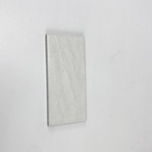 白色无釉瓷板硬度（无釉白瓷板条痕的颜色）-图3