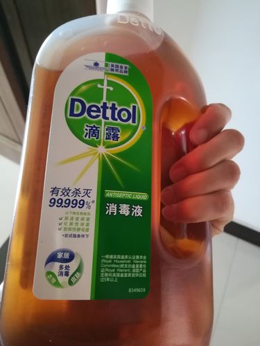 滴露消毒液加水有白色（滴露消毒液遇水变成乳白色还能用吗?）-图1