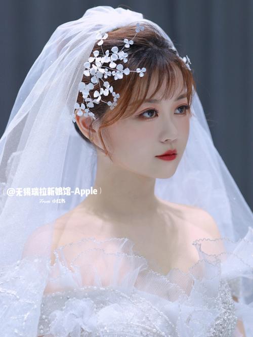 新娘妆婚纱白色（新娘造型白纱）-图1