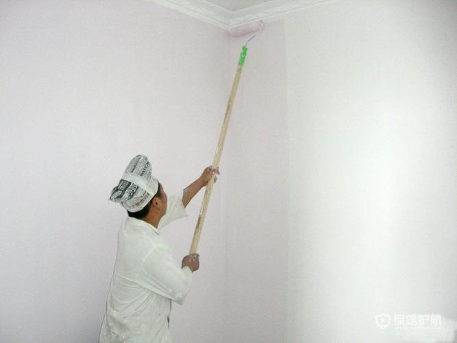 刷墙的白色涂料怎么洗（刷墙的白色涂料怎么洗干净）-图2