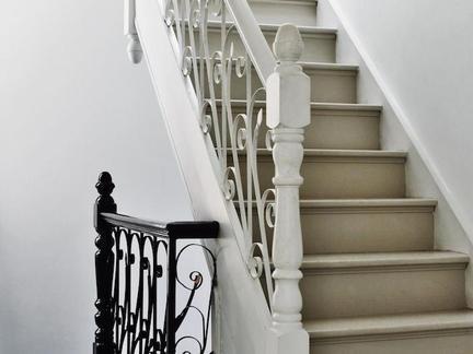 白色欧式楼梯扶栏（欧式风格楼梯扶手）-图2