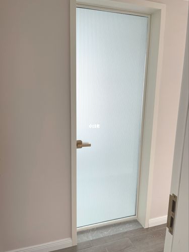 白色框玻璃门（白色框玻璃门图片）-图2