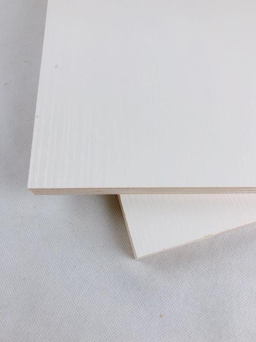 木板喷的白色涂料（木板喷的白色涂料怎么去除）-图1